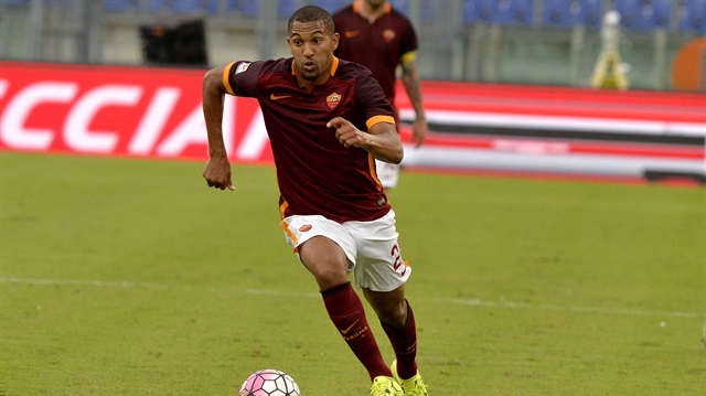 Futbol tarzı Melo'ya benzetilen Vainqueur'ün 2018 yılına kadar Roma ile sözleşmesi bulunuyor.