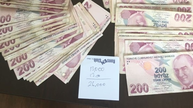 Adana’da bir kişi yeni taşındığı evde çanta içinde 30 bin lira buldu. 