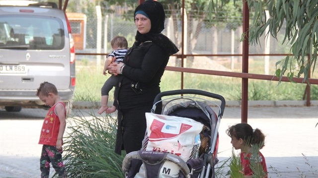 3 çocuğu olan Suriyeli bir kadın Adana'da kalacak yer bulamadı. ​