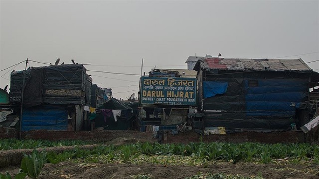 Myanmar'ın katliamların kaçan Arakanlı Müslümanlar komşu ülkelere sığınıyor.