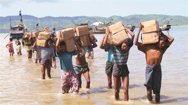 Myanmar ordusunun katliamlarından kaçan 73 bin Arakanlı Müslüman Bangladeş'e sığındı.