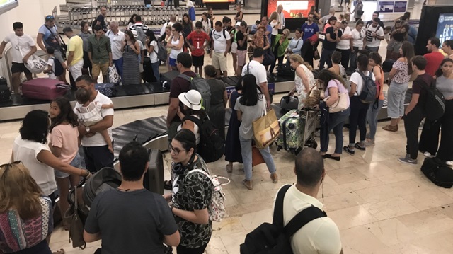 Atatürk Havalimanı'nda dönüş yoğunluğu
