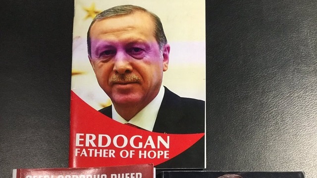 Somalili üç genç kız Cumhurbaşkanı Recep Tayyip Erdoğan'ı anlatan 'Umudun Babası Erdoğan' isimli bir kitap yazdı.