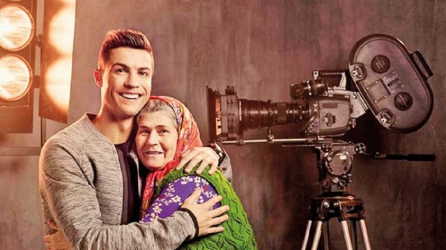 Ümmiye Koçak, Ronaldo ile bir reklam filminde rol aldı.