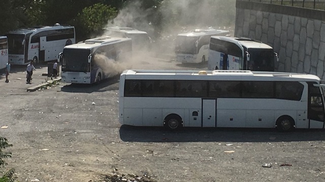 Bayrampaşa’daki 15 Temmuz Demokrasi Otogarı’nda park halindeki yolcu otobüsünde bilinmeyen bir nedenle yangın çıktı. 