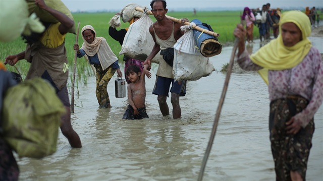 Bangladeş'e kaçan Arakanlı Müslümanlar zulümden kaçıyor. 

