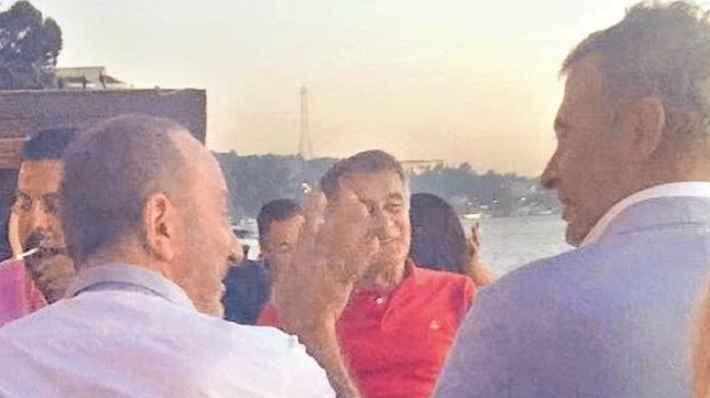 Beşiktaş Teknik Direktörü Şenol Güneş ile Başkan Fikret Orman boğazda stres attı.