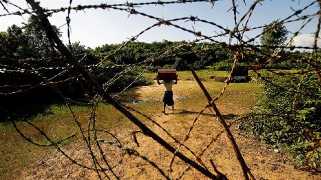 Myanmar ordusu, Bangladeş sınırına mayın döşüyor.