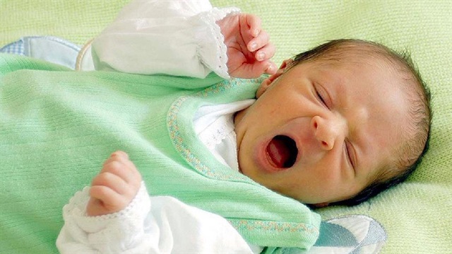 ​Çocuklarda uykunun olgunlaşması ilk 6 ayda gerçekleştiği için ilk 6 ayda öneriler dışında bir müdahale önerilmiyor.