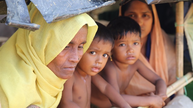 Myanmar'daki zulümden kaçarak Bangladeş'teki mülteci kampına sığınan Arakanlı Müslümanlar...