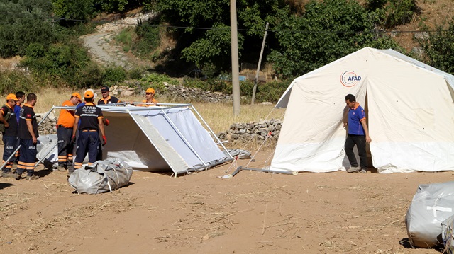 Zeytinköy Mahallesi sakinlerine, AFAD tarafından çadır alanı hazırlanıyor.