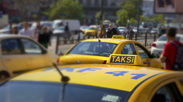 İstanbulluların taksicilerle ilgili en önemli şikayetlerinden biri, öncelikle turistlerin tercih edilmesi. 