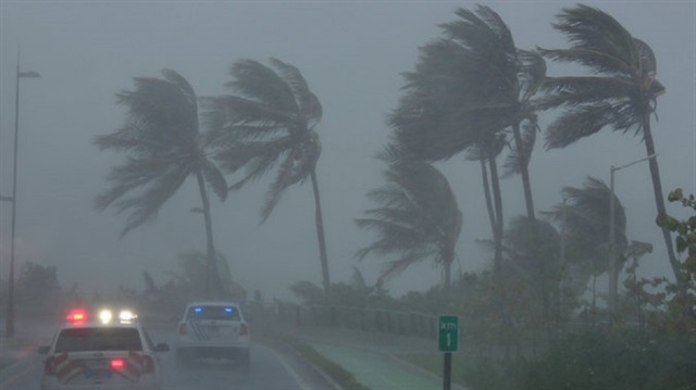 Saatteki hızı 300 kilometreye yaklaşan Irma kasırgası, ABD'de korkuya neden oldu