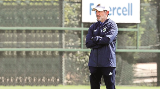 Fenerbahçe Teknik Direktörü Aykut Kocaman