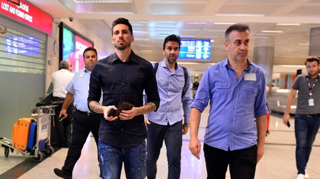 Trabzonspor’un görüşmelere başladığı Arjantanli futbolcu Jose Sosa, İstanbul’a geldi.