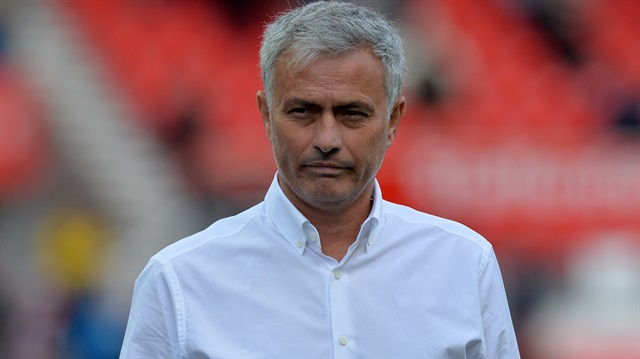 Jose Mourinho'lu Manchester United, Premier Lig'de 4 maçta topladığı 10 puanla zirvede bulunuyor.