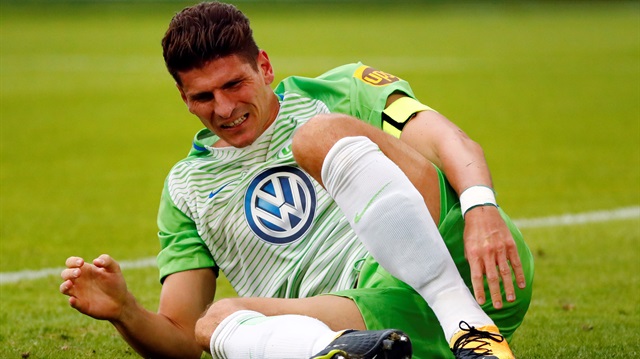 Mario Gomez, dün oynanan ve 1-1 berabere sonuçlanan Wolfsburg-Hannover 96 karşılaşmasında 36. dakikada sakatlanmış, 41. dakikada da oyundan alınarak yerini Nany Dimata'ya bırakmıştı.