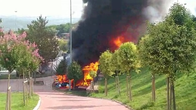 Yangın itfaiye ekiplerince kontrol altına alındı. 