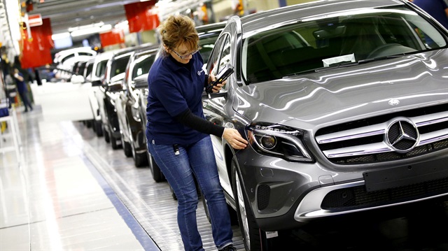 Mercedes üreteceği tüm modellere elektrikli opsiyonunu da ekleyecek.