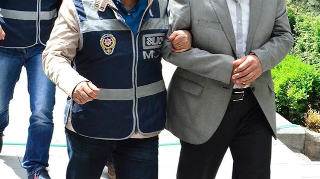 Gaziantep'te örgütün şifreli haberleşme programı "ByLock"u kullandığı belirlenen 5 kişi tutuklandı.