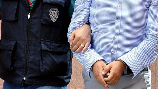 Düzce'de soruşturma kapsamında gözaltına alınan eski polis memuru tutuklandı.