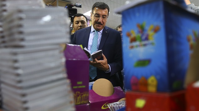 Gümrük ve Ticaret Bakanı Bülent Tüfenkci kırtasiye ürünleri toptancılarını ziyaret etti. 