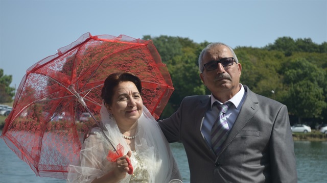 تركية يتحقق حلمها وترتدي فستان زفافها بعد 32 عاما من الزواج