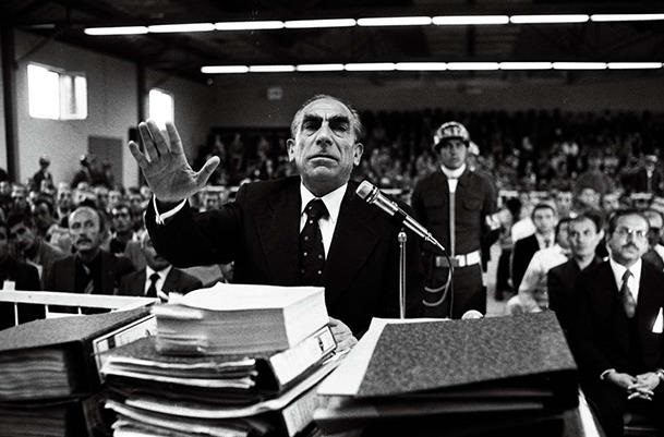 Alparslan Türkeş Uzunada'ya sürgüne gönderdi.