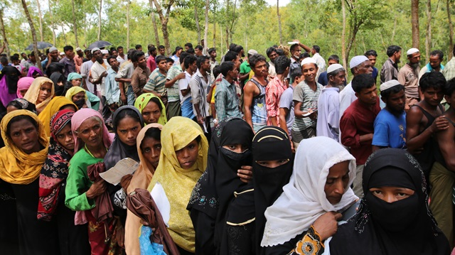 Arakanlı Müslümanlar, katliamlardan kaçarak Bangladeş'e sığınıyor.