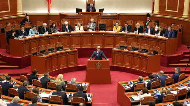 برلمان ألبانيا يمنح الثقة للحكومة الجديدة برئاسة الاشتراكي "راما"