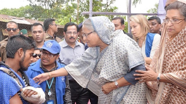 رئيسة وزراء بنغلاديش تتفقد مخيمات الروهنغيا في "كوكس بازار"