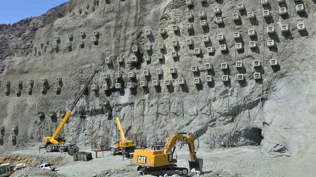 Yusufeli Barajı dünyanın en yüksek üçüncü, Türkiye'nin ise en yüksek barajı unvanını kazanacak.