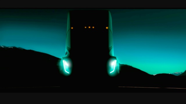 Elon Musk, elektrikli tır Semi'nin tanıtım tarihini açıkladı