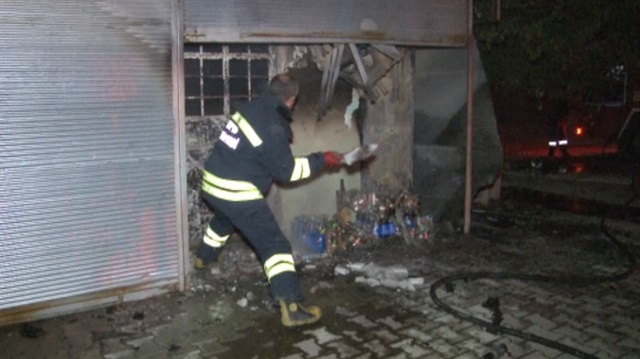 Konya'da sanayi bölgesinde çıkan yangın sonucunda bir büfe kullanılamaz hale geldi. 