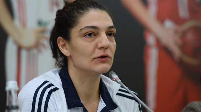 Kadın basketbolunun unutulmaz isimleri arasına giren Nevriye Yılmaz, geçtiğimiz yıl basketbol kariyerine nokta koymuştu.