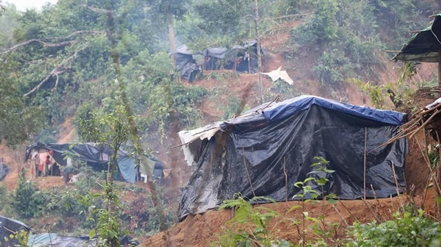 Myanmar ordusunun katliamları nedeniyle Arakan'daki birçok yerleşim yeri zarar gördü.