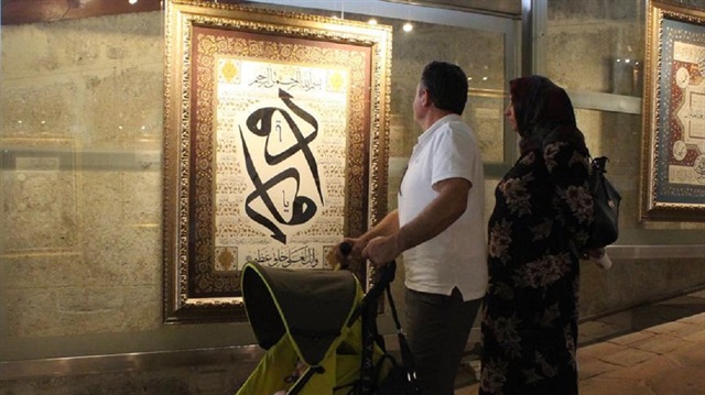 Sergide, Türk sanatçıların yanı sıra İranlı, Mısırlı, Suriyeli, Afganistanlı yani İslam coğrafyasından sanatçıların eserleri de bulunuyor.