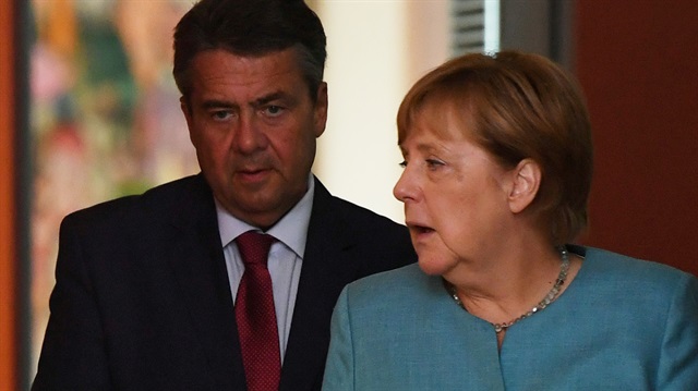 Almanya Başbakanı Angela Merkel ve Almanya Dışişleri Bakanı Sigmar Gabriel