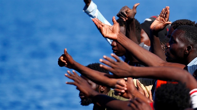Akdeniz rotasını kullanarak Avrupa'ya ulaşmaya çalışan mültecilerin Nijerya, Gine ve Bangladeş'ten geldiği belirtiliyor. 