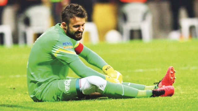 İdmanda sakatlanan Onur Recep Kıvrak, Başakşehir maçında forma giyemeyecek.