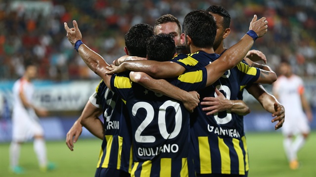 Fenerbahçe, Alanyaspor'u deplasmanda yeni transferleri Janssen, Giuliano ve Valbuena'nın golleriyle 3-1 mağlup etti. 