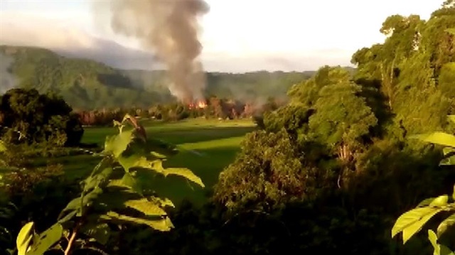 Myanmar ordusunun yaktığı evlerin görüntüleri ortaya çıktı.
