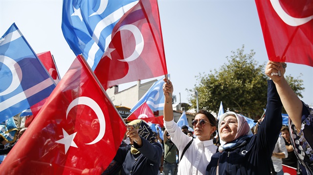 المئات يتظاهرون في إسطنبول للمطالبة بحماية التركمان في كركوك العراقية
