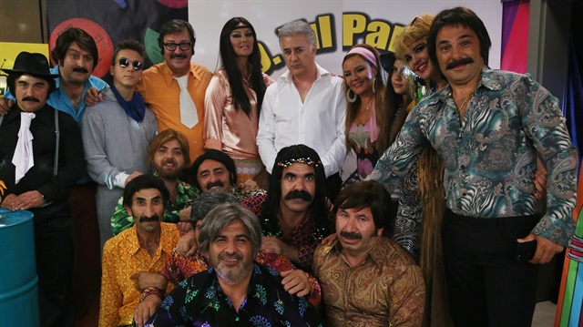  Dizinin Vatan Şaşmaz'sız ilk bölümünde yayınlanan "70'ler partisi" konsepti izleyiciyi çok kızdırdı.