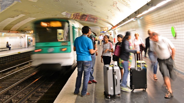 Paris metrosunda hava kirliliği tehlikeli boyutlara ulaştı
