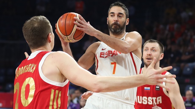 İspanyol basketbolcu, EuroBasket 2017 sonrası İspanya Milli Takımı'ndan emekli olduğunu açıklamıştı.