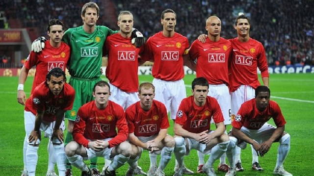 2002-2014 yılları arasında Manchester United'da forma giyen Rio Ferdinand (Sağ baştan üçüncü) kırmızı şeytanların efsane isimleri arasında yer alıyordu. 