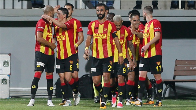 Göztepe, Süper Lig'de topladığı 10 puanla 3. sırada yer alıyor.