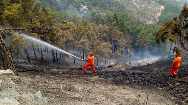 Mersin'deki orman yangınının kontrol altına alındığı belirtildi.