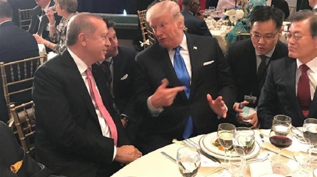 Cumhurbaşkanı Recep Tayyip Erdoğan, heyet başkanları onuruna düzenlenen öğle yemeğine iştirak etti. Erdoğan, ABD Başkanı Donald Trump ile yemekte bir süre sohbet etti. 